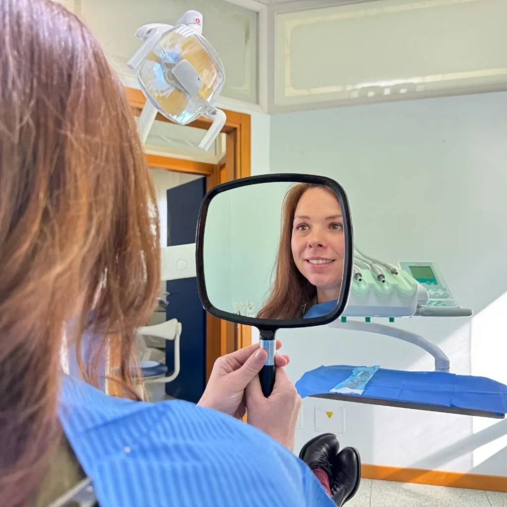 Con la pulizia dei denti si eliminano anche le macchie da caffè? 1 Faccette dentali a Castelgomberto - Con la pulizia dei denti si eliminano anche le macchie da caffè?